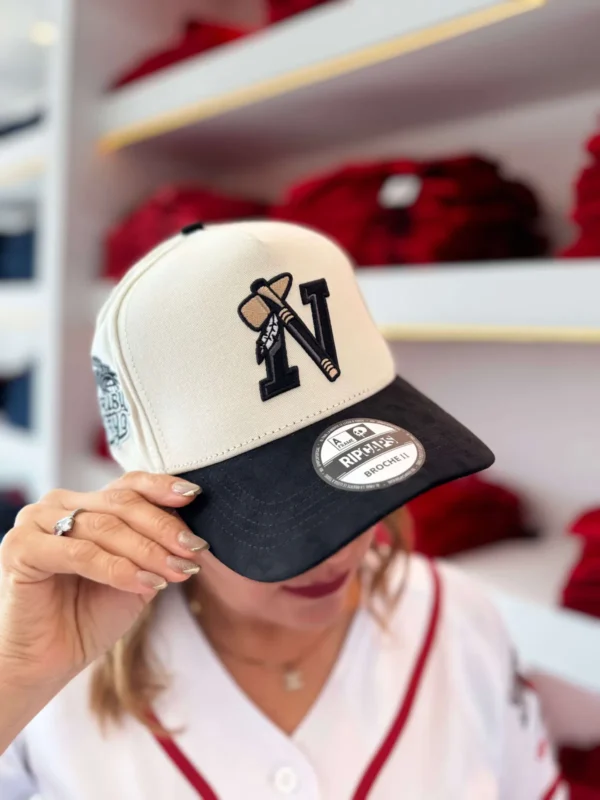 Gorra RipCaps Ajustable La Tribu Mayo - Imagen 4